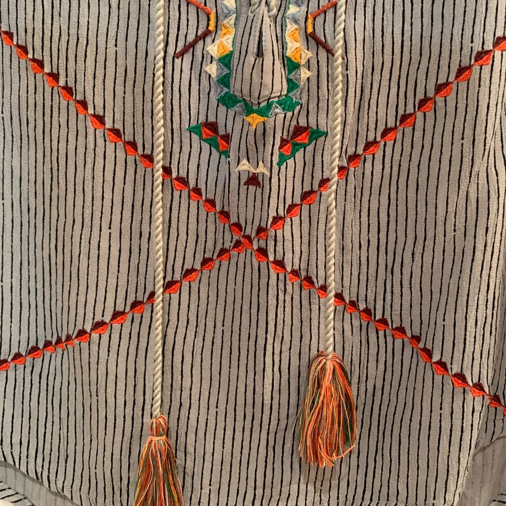 Akemi + Kin Anthropologie Embroidered Tunic Top Size 0 Petite - Picture 6 of 9